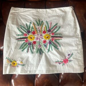 Michael Kors embroider mini skirt, size 4!